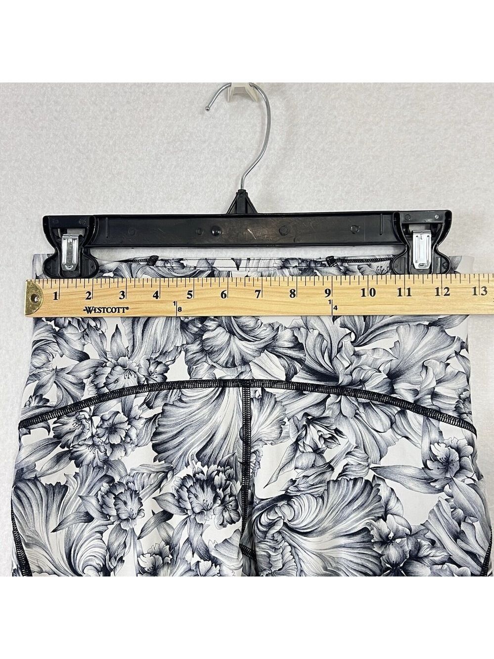 Lululemon Leggings Sz 6 Train Times 7/8 Pant Light Garden White Black Floral - Picture 11 of 13